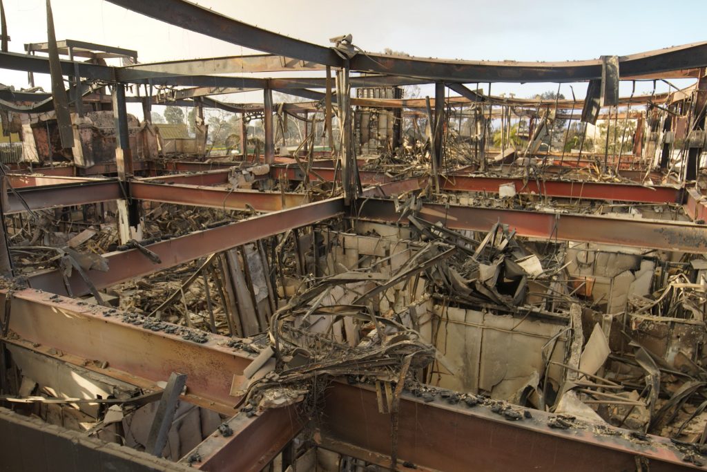 Edificios reducidos a cenizas por el incendio de Pacific Palisades Imágenes de la destrucción y lucha contra los incendios en Los Ángeles