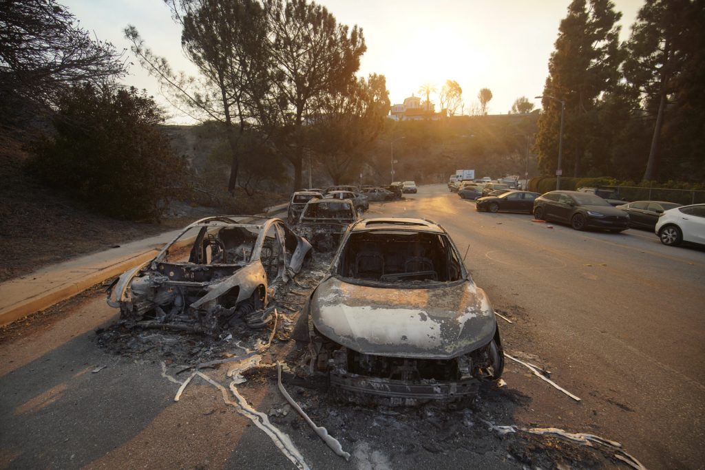 Consecuencias del incendio de Palisades en Pacific Palisades Imágenes de la destrucción y lucha contra los incendios en Los Ángeles