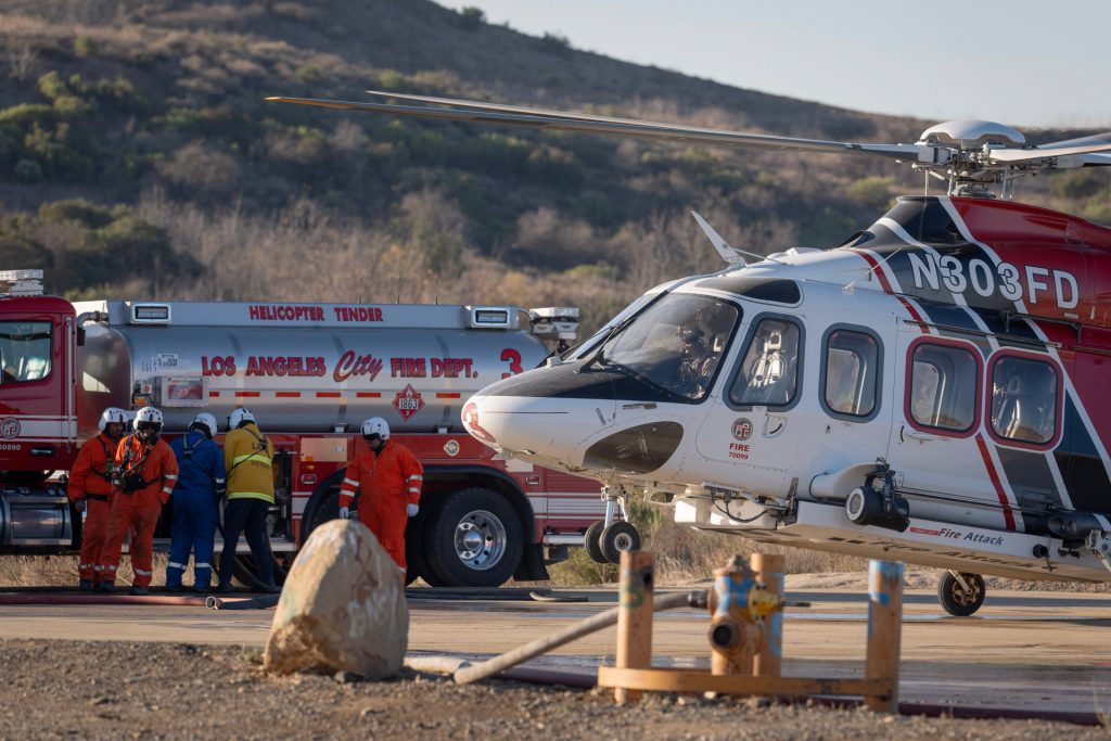 LA City Fire Imágenes de la destrucción y lucha contra los incendios en Los Ángeles