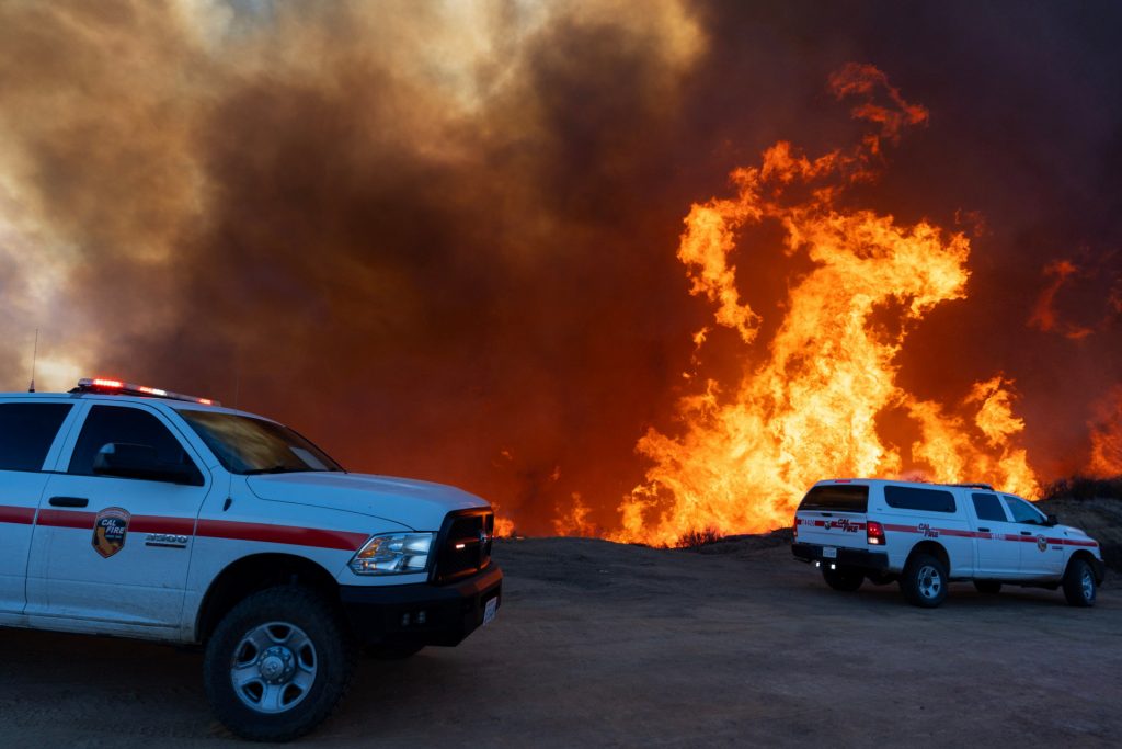 Las colinas de Pacific Palisades Imágenes de la destrucción y lucha contra los incendios en Los Ángeles