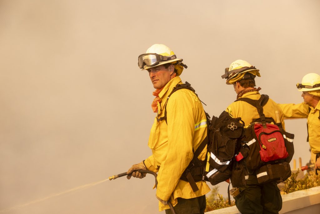 Desplazándose hacia el este Imágenes de la destrucción y lucha contra los incendios en Los Ángeles