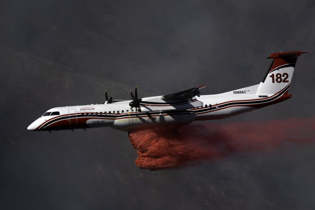 Agua del Pacífico Imágenes de la destrucción y lucha contra los incendios en Los Ángeles