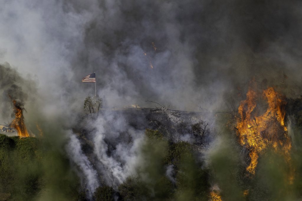 Desde el pasado martes Imágenes de la destrucción y lucha contra los incendios en Los Ángeles